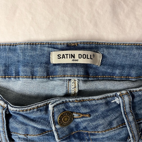 Satin Doll ladies light wash cropped jeans, size 6 - Picture 4 of 5